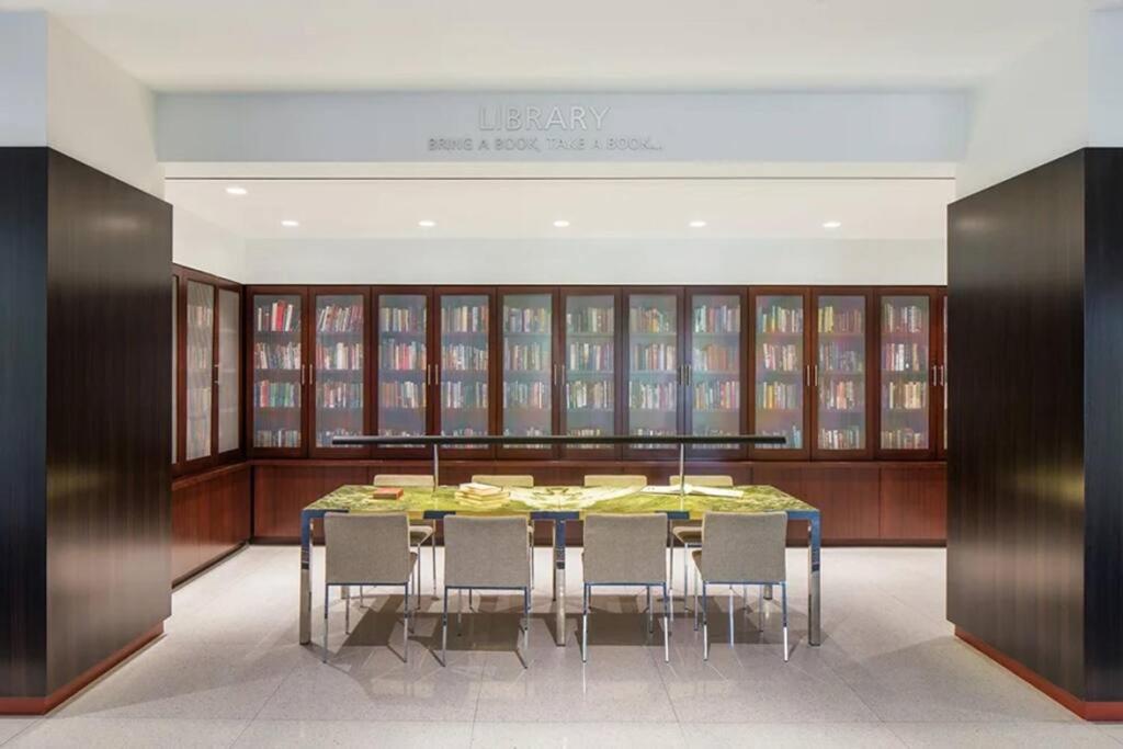 Elegant Apartment W Views At Crystal City Arlington Exterior foto