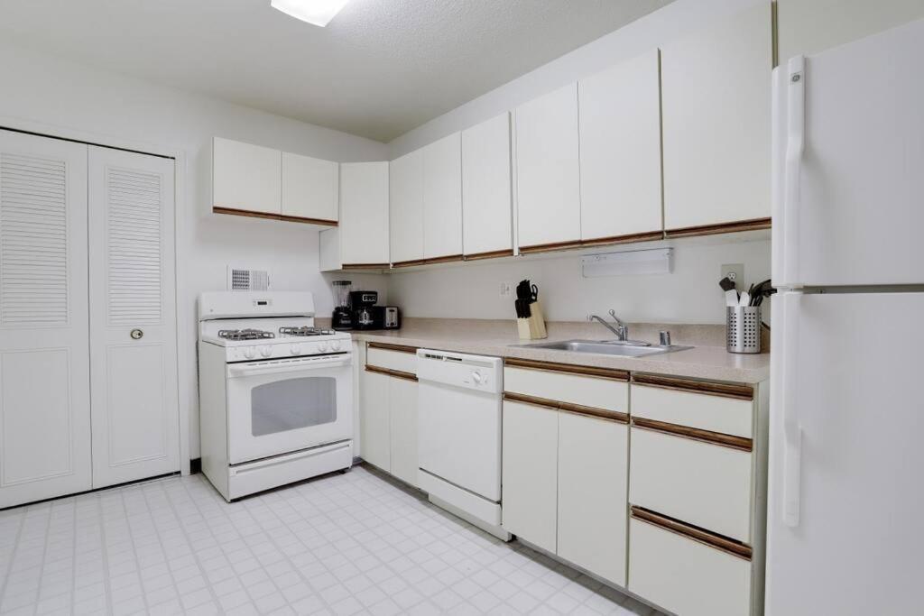 Elegant Apartment W Views At Crystal City Arlington Exterior foto