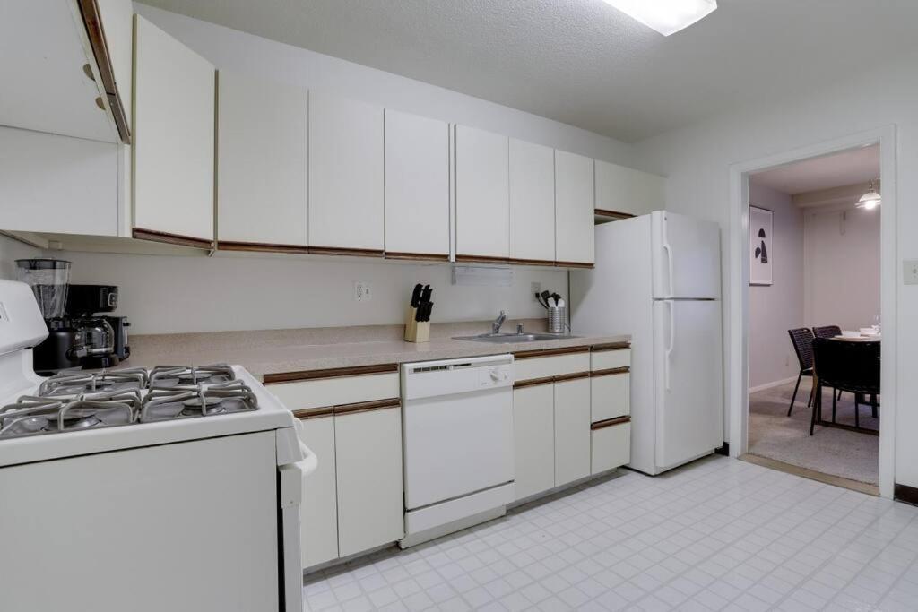 Elegant Apartment W Views At Crystal City Arlington Exterior foto